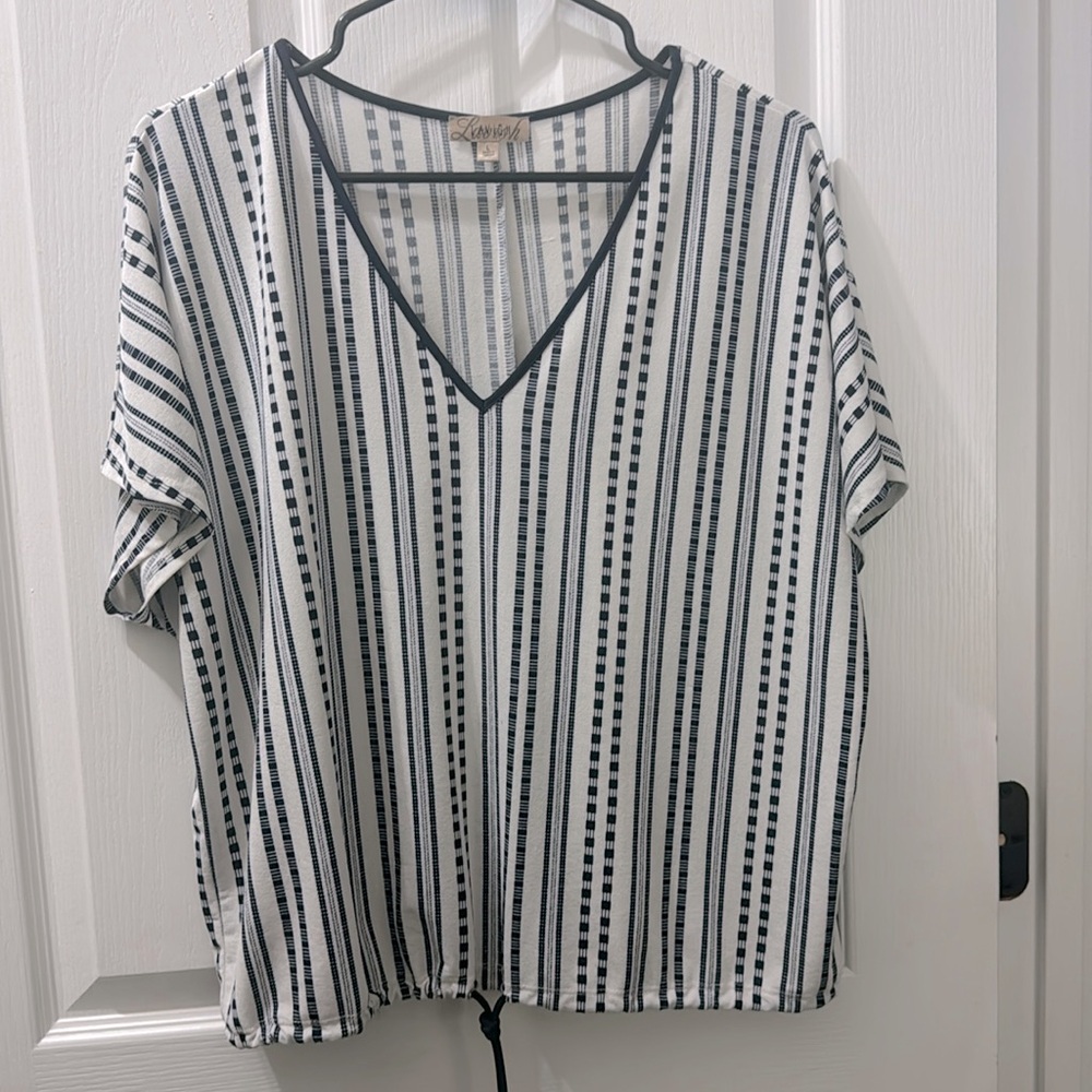 Large Lavish navy and white v-neck blouse shirt